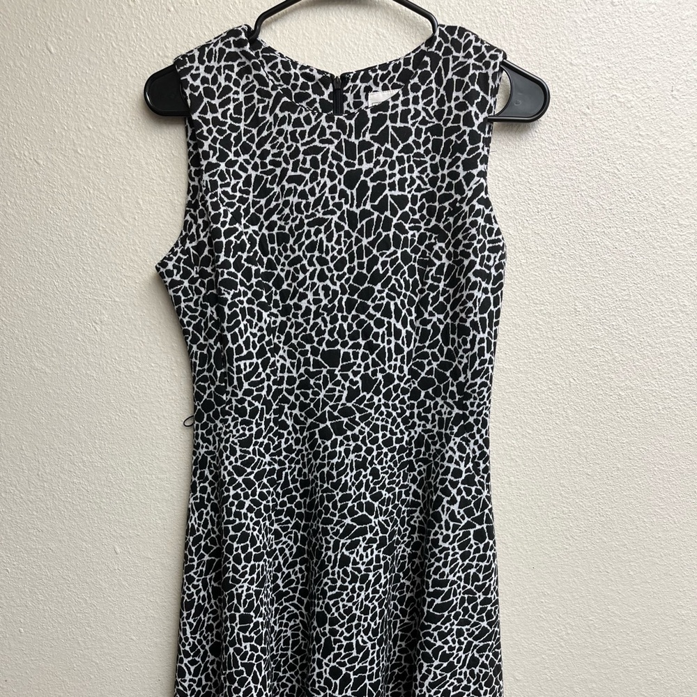 Dana Buchman Sleeveless Career Sheath Black & White Dress Size 6